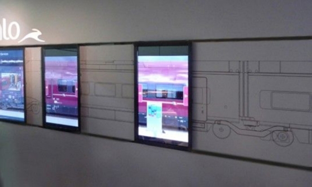 展厅互动滑轨屏效果展示图