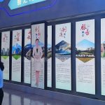 滑轨屏遇上虚拟讲解员，共创互动展示新体验！