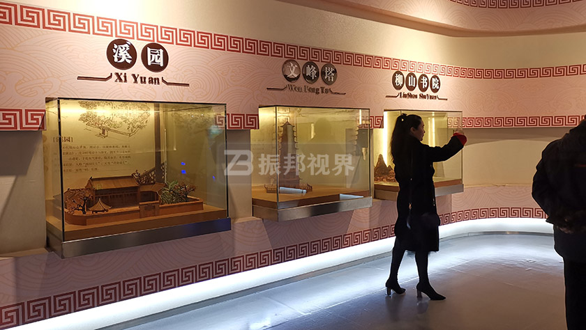 规划馆中的透明展示柜