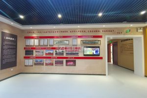 在构建数字史馆设计方案时，如何确保符合教育需求又能吸引用户？