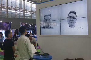 如何通过定制互动拍照装置，实现展厅科技感与艺术表现力的突破？