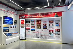 政府展厅数字升级方案：滑轨屏与互动装置的融合设计与实施
